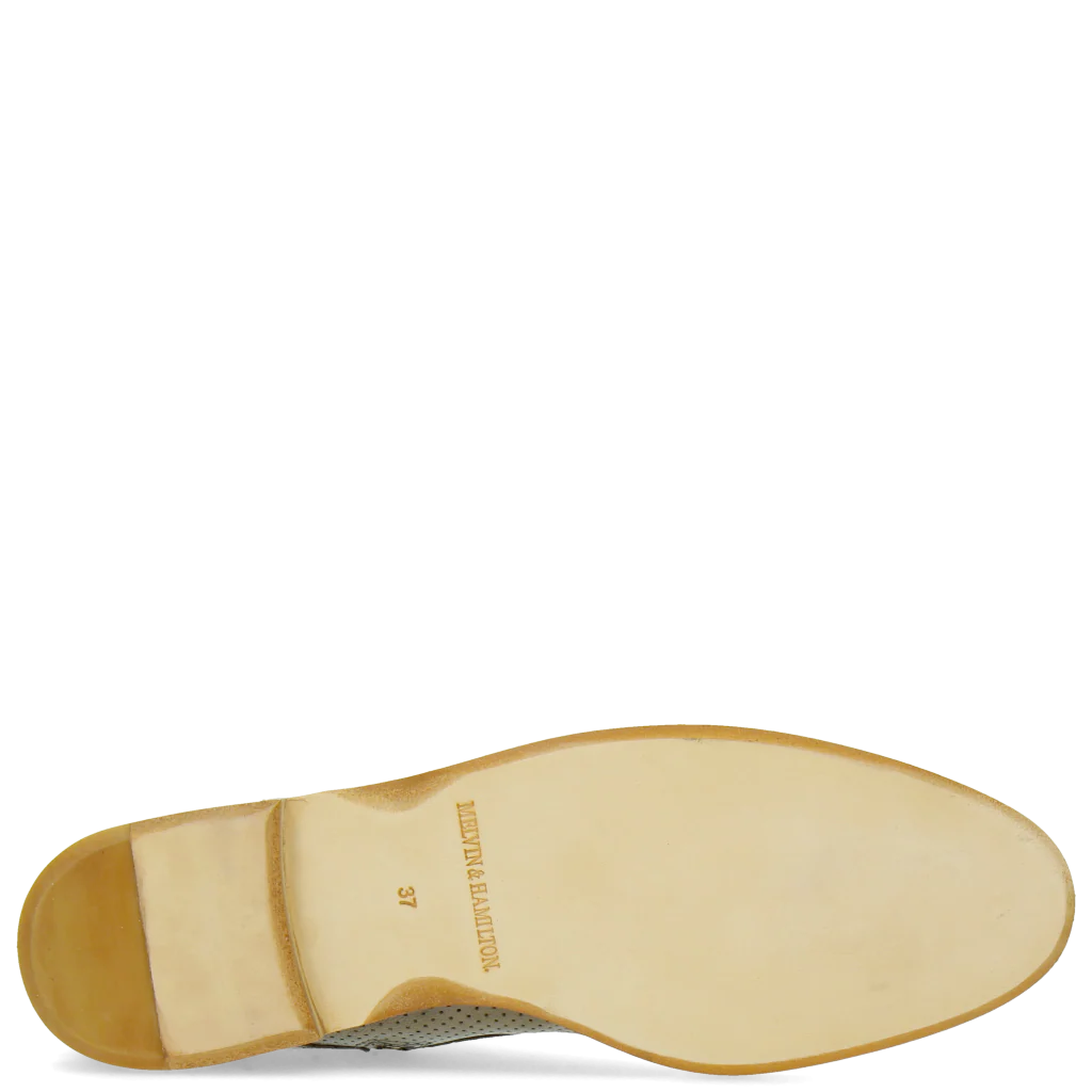 Susan 18 - Image 5